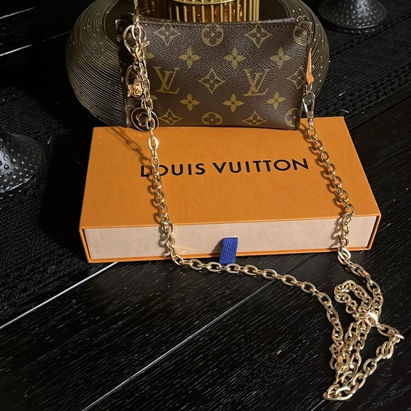 Auth Louis Vuitton Monogram pouch crossbody w/ box not original chain 🔥 - Picture 6 of 7